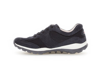 Baskets bleues en textile et cuir