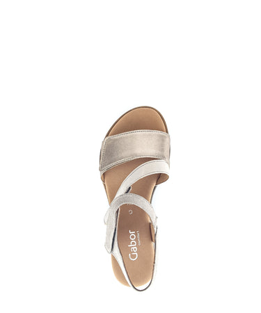 Sandales beige-dorées en cuir métallisé